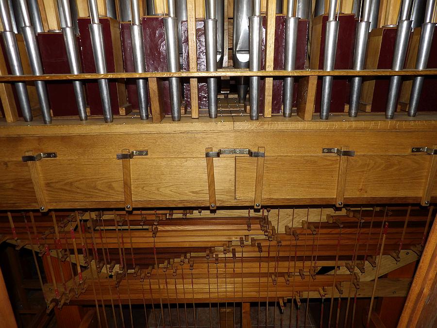 Intérieur de l'orgue - tuyaux sommier transmission